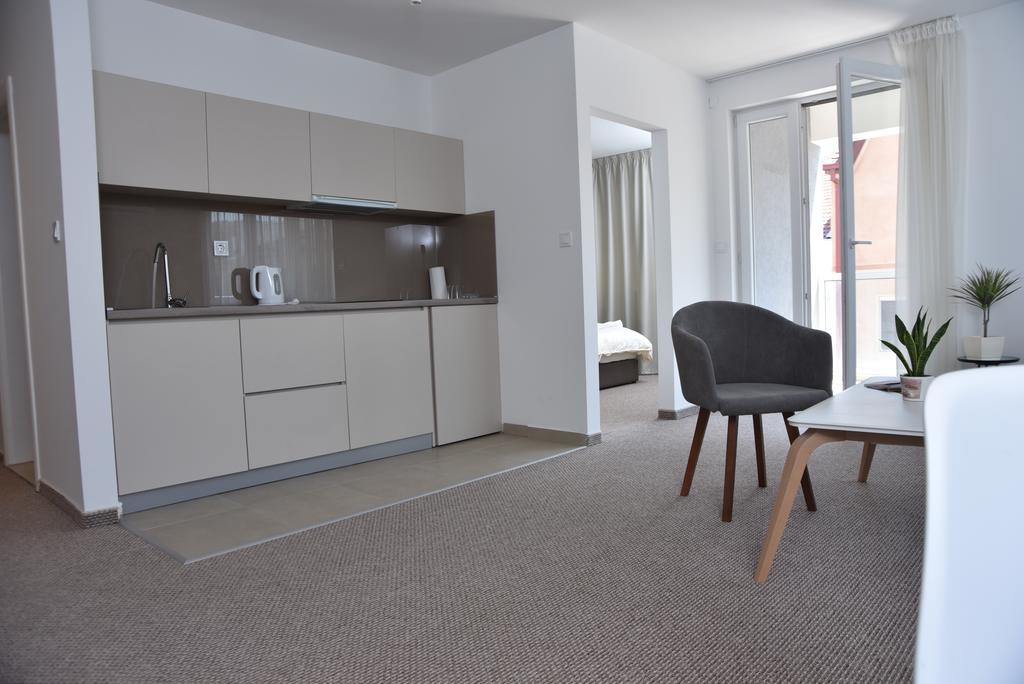 Kozle City Apartments Üsküp Oda fotoğraf