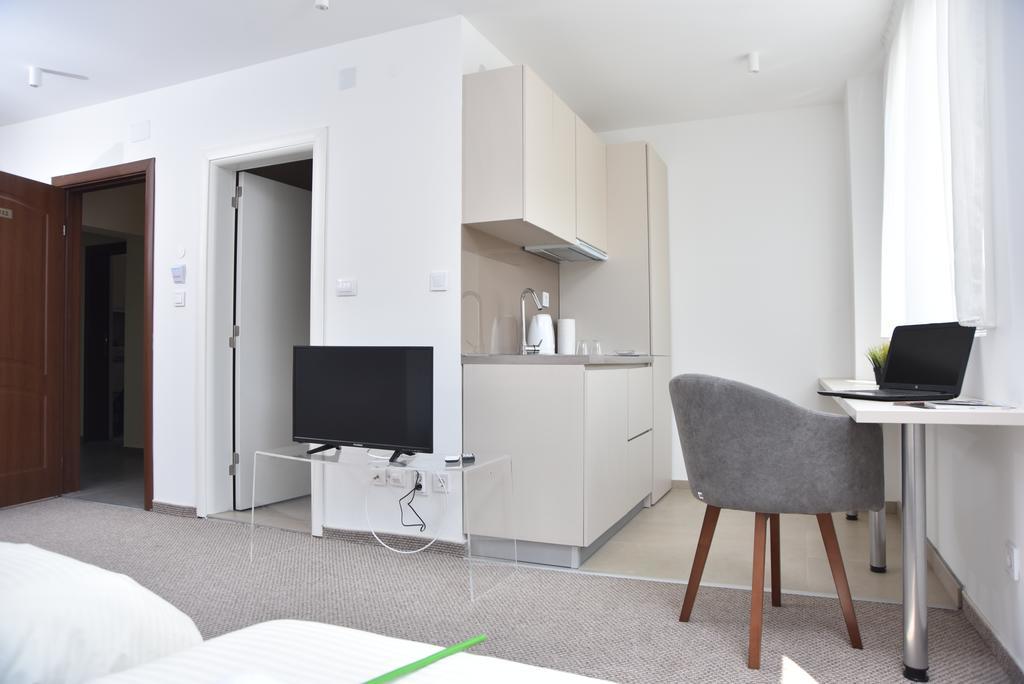 Kozle City Apartments Üsküp Oda fotoğraf