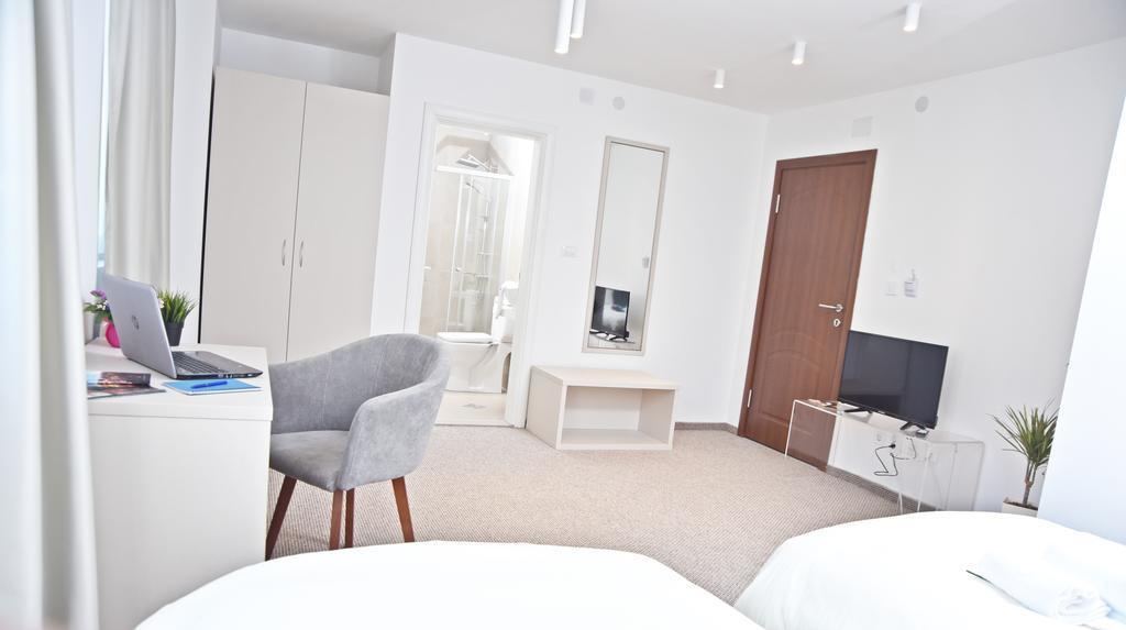 Kozle City Apartments Üsküp Oda fotoğraf
