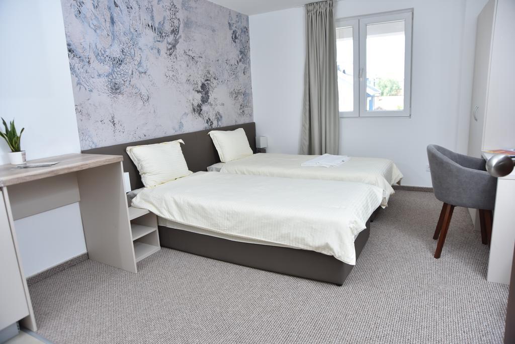 Kozle City Apartments Üsküp Oda fotoğraf