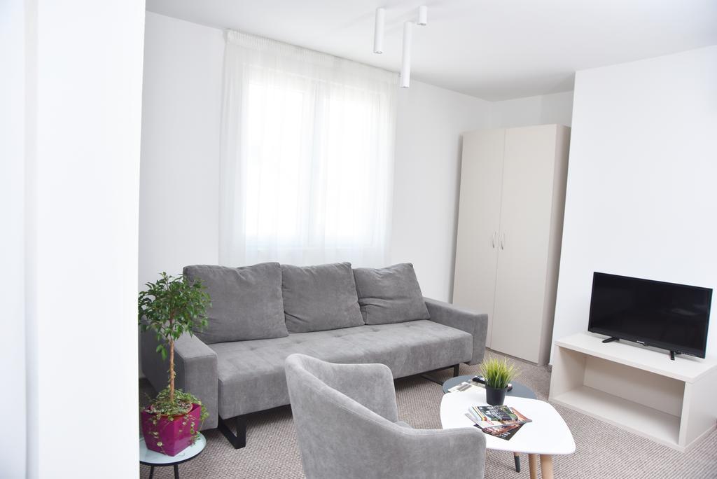 Kozle City Apartments Üsküp Oda fotoğraf