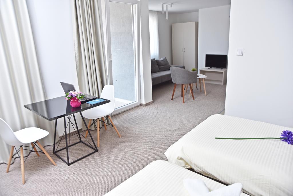 Kozle City Apartments Üsküp Oda fotoğraf