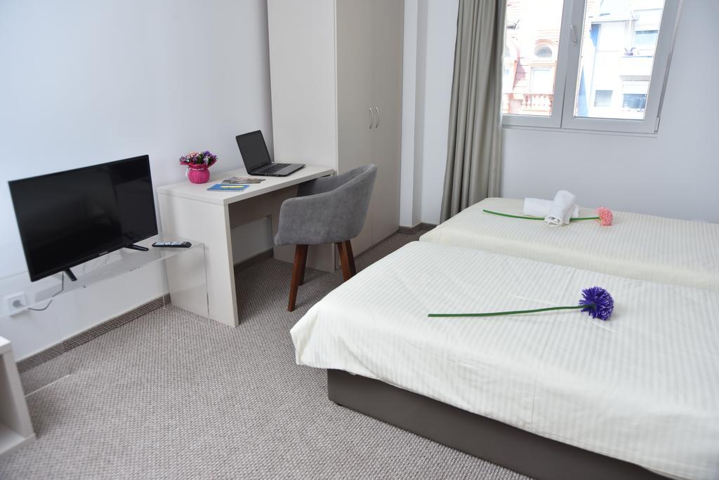 Kozle City Apartments Üsküp Oda fotoğraf