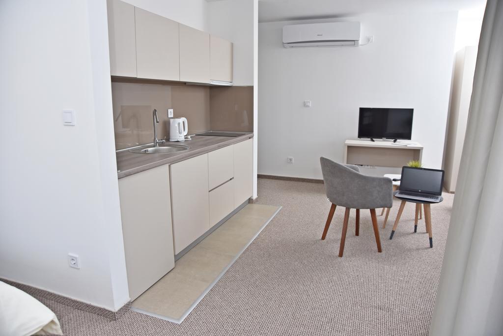 Kozle City Apartments Üsküp Oda fotoğraf