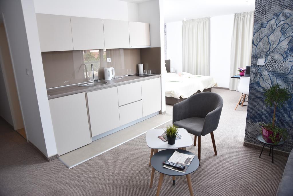 Kozle City Apartments Üsküp Oda fotoğraf
