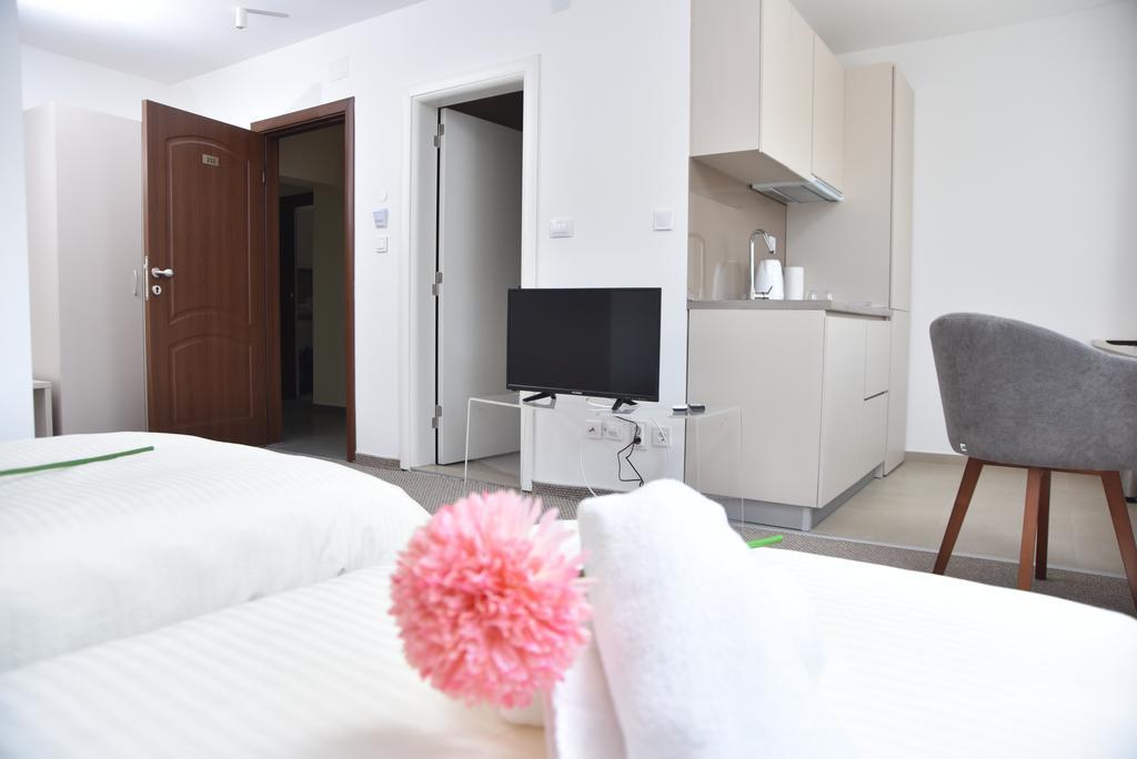 Kozle City Apartments Üsküp Oda fotoğraf