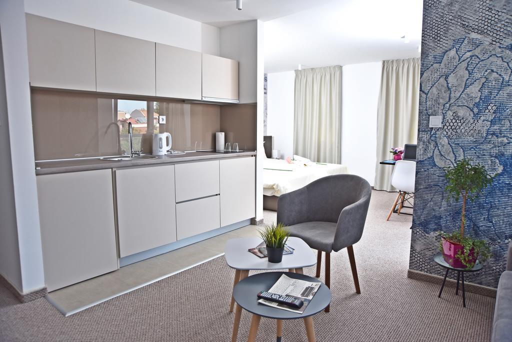 Kozle City Apartments Üsküp Oda fotoğraf