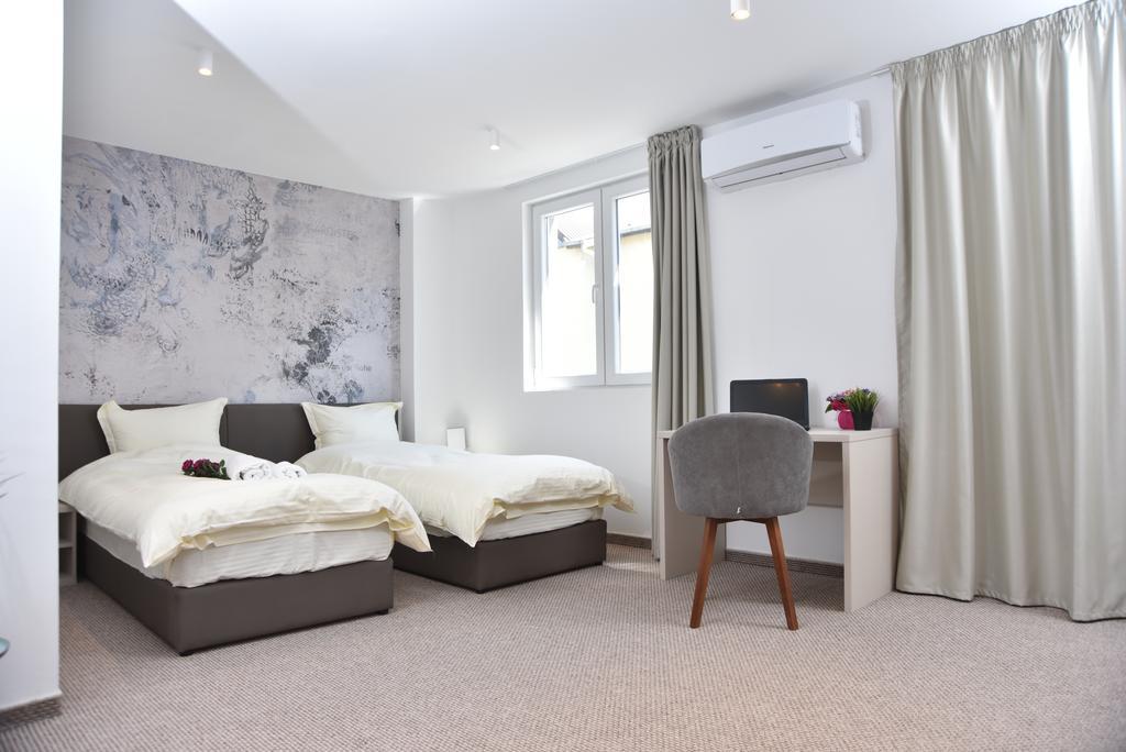 Kozle City Apartments Üsküp Oda fotoğraf